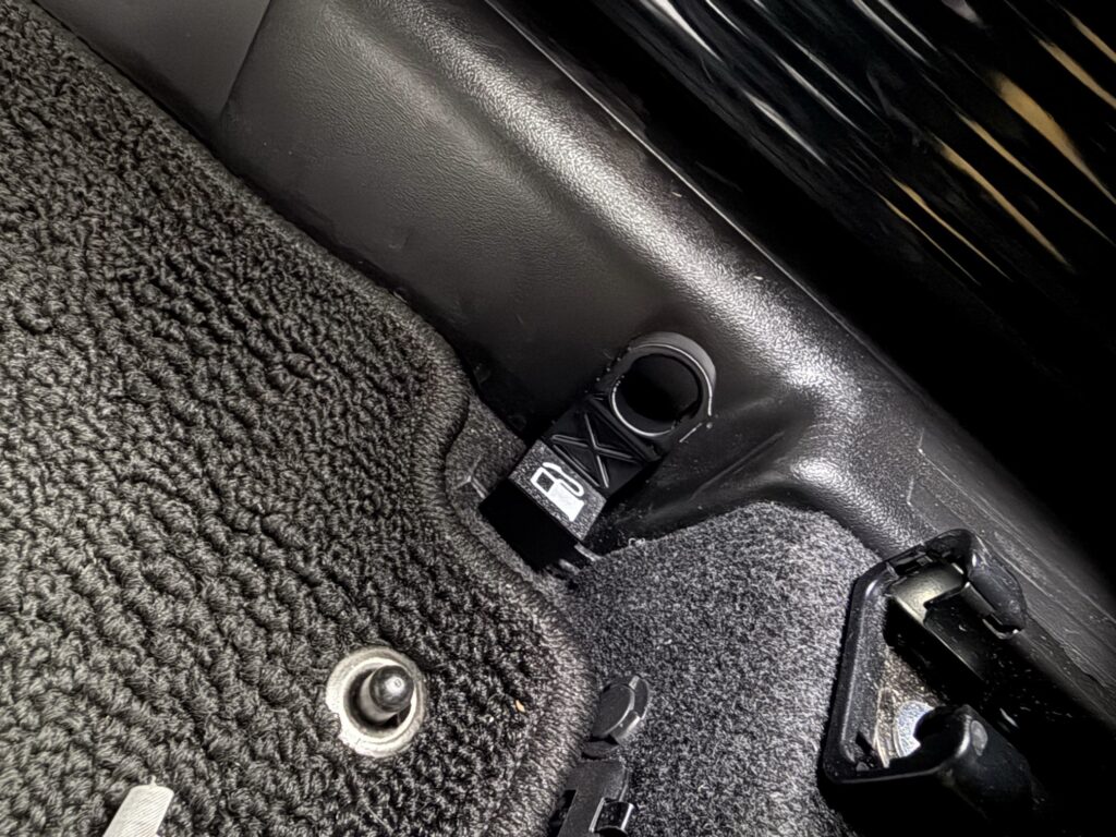 ジムニー 給油 口 開け 方
